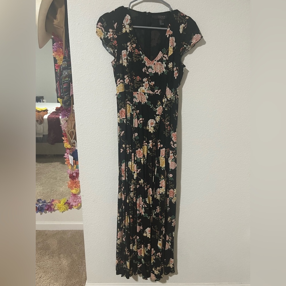 Forever 21 Black flower print Maxi Sundress V-Neck Flutter Sleeve